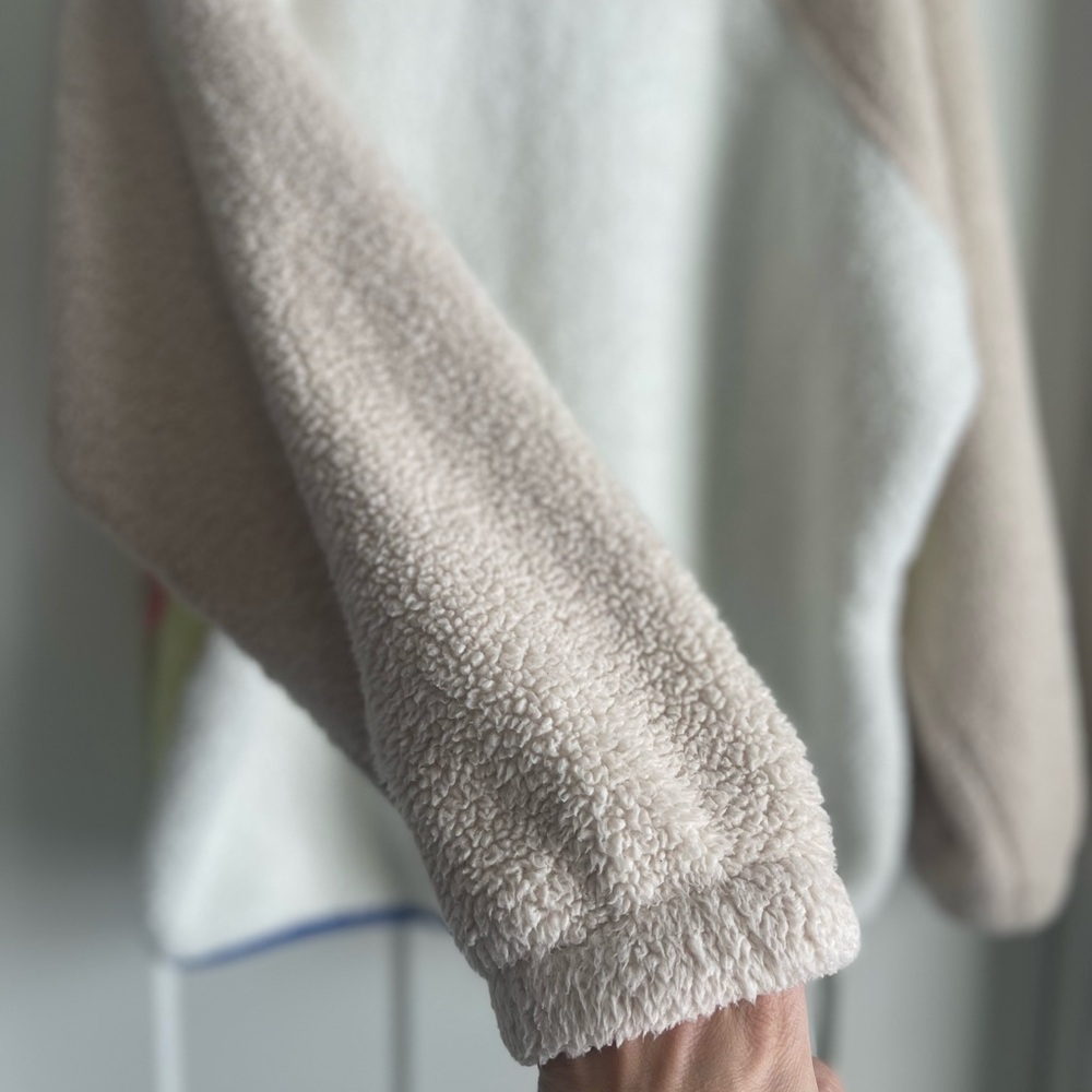 Colorblock Fleece Pullover - Picture 9 of 11